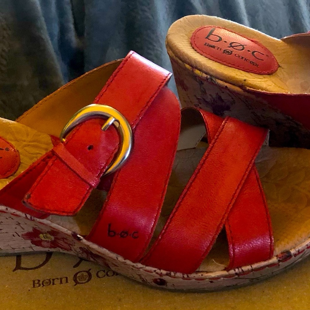 B O C sandals